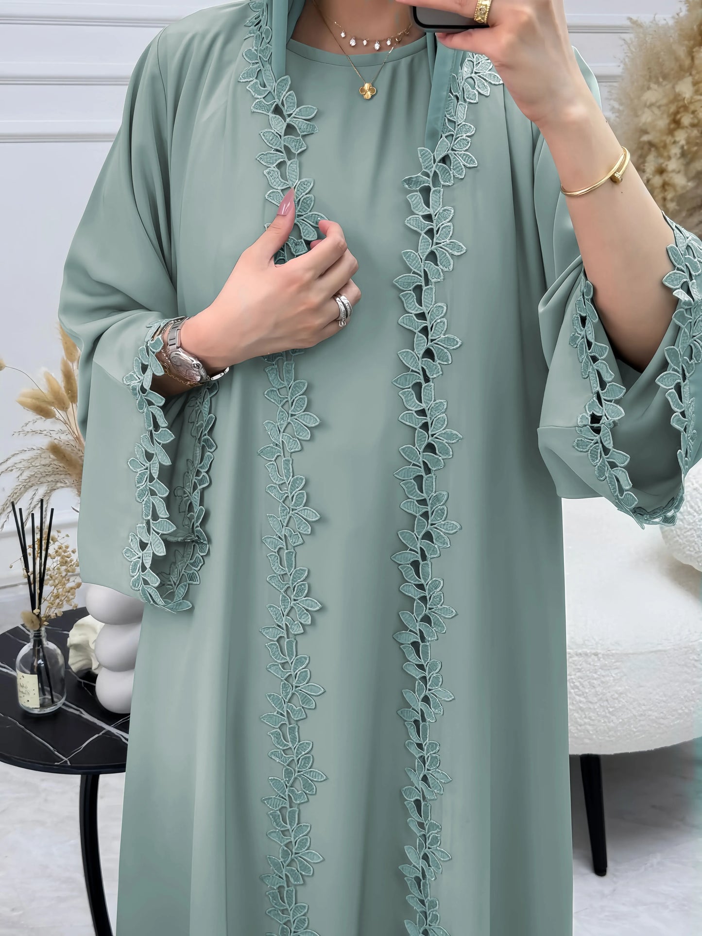 Kimono Beige Brodé — Modèle Safiya