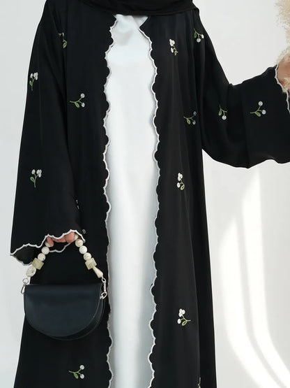 Kimono Floral Brodé — Modèle Yasmine