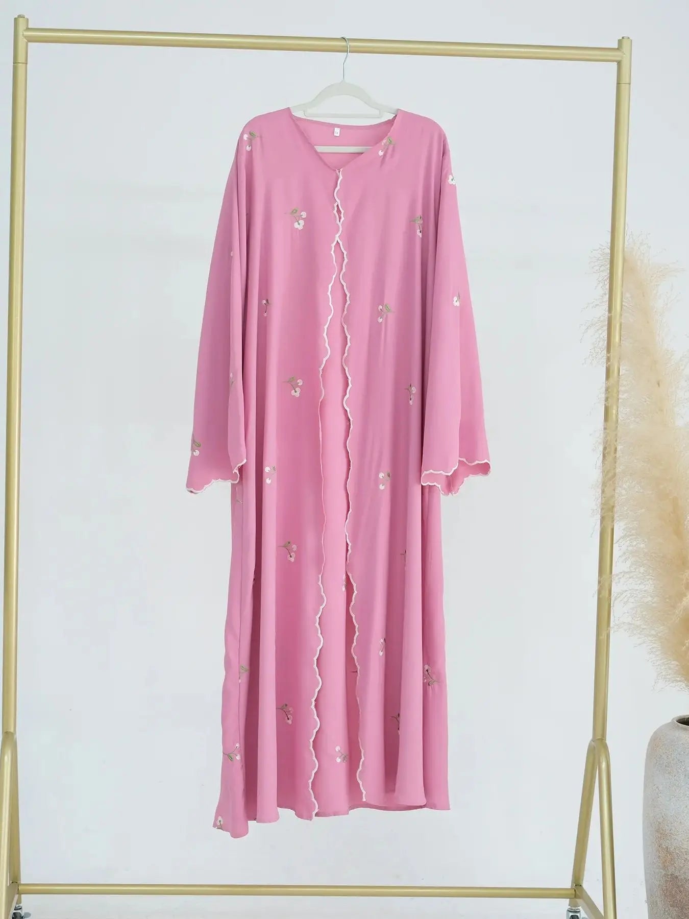 Kimono Floral Brodé — Modèle Yasmine