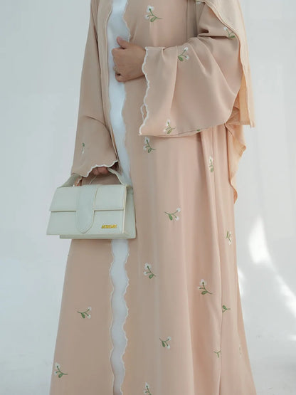 Kimono Floral Brodé — Modèle Yasmine